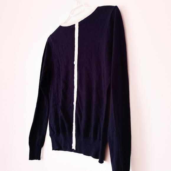 Forever 21 Light Sweater With Button Detail - Picture 4 of 8